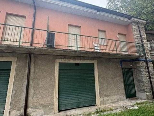 Appartamento in vendita a Dicinisio, Sormano