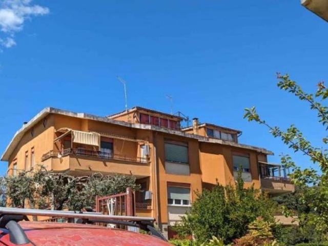 Appartamento in vendita a Ronciglione, Lazio