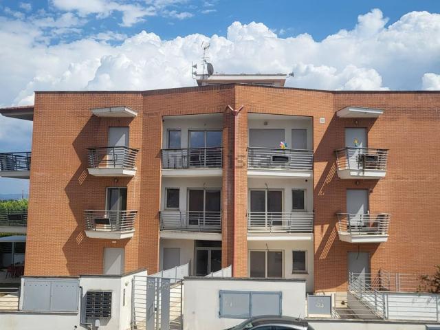 Appartamento in vendita a Villaggio Rinascita, Roma Capitale