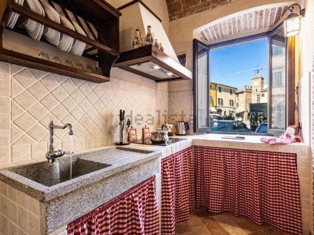 Appartamento in vendita a Lajatico, Toscana