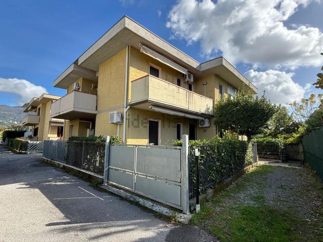 Appartamento in vendita a Cinque Vie, Marina Di Massa