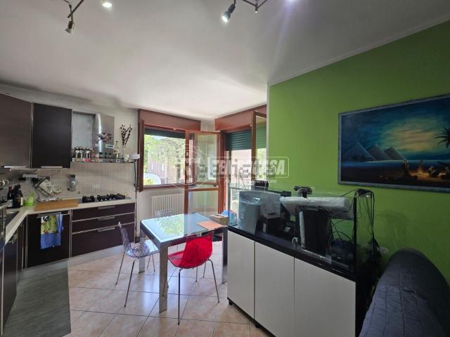 Appartamento in vendita a Re, Reggio Emilia
