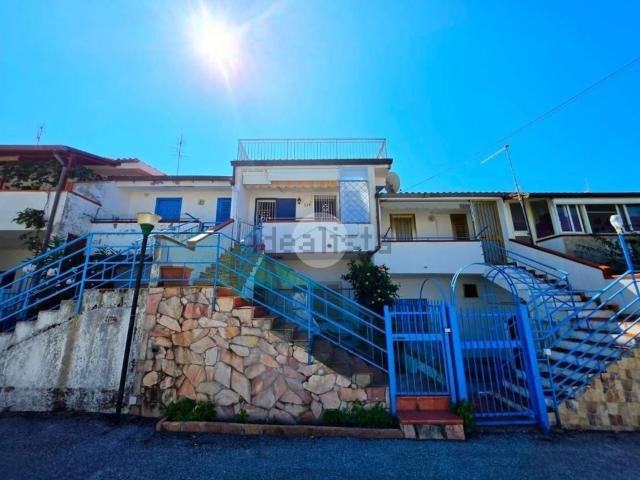 Appartamento in vendita a La Petrosa, Calabria