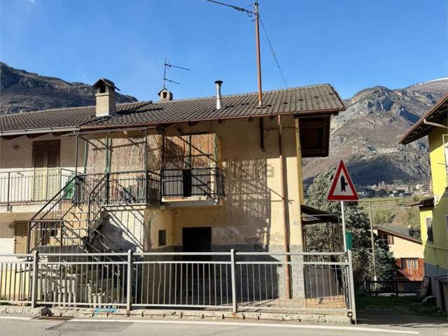 Appartamento in vendita a Pontey, Aosta