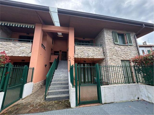 Appartamento in vendita a Lomagna
