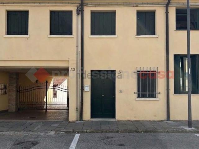 Appartamento in vendita a Lendinara, Rovigo
