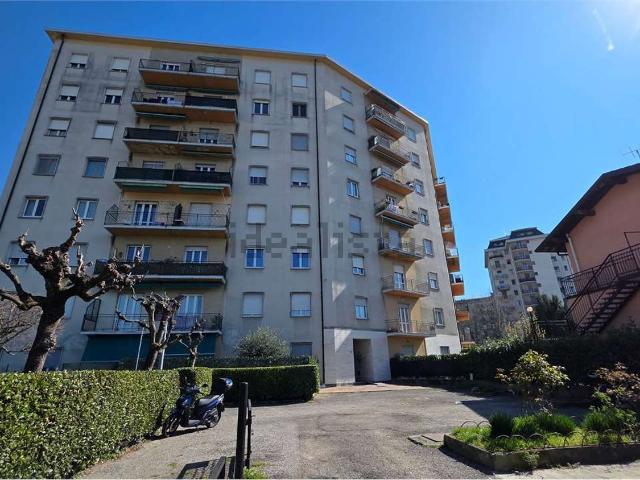 Appartamento in vendita a Lipomo, Lombardia