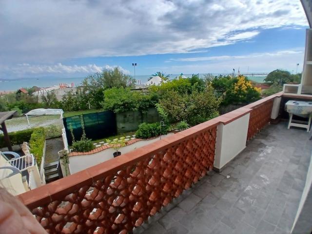 Appartamento in vendita a Ameglia, Liguria