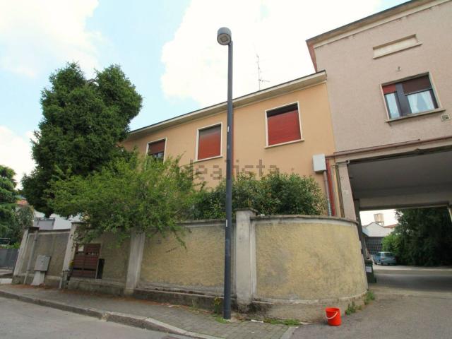 Appartamento in vendita a Varedo, Lombardia