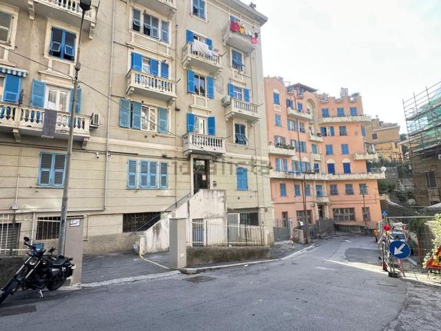 Appartamento in vendita a Certosa, Genova
