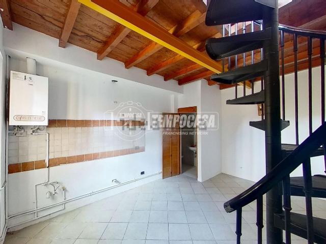 Appartamento in vendita a Meda, Lombardia