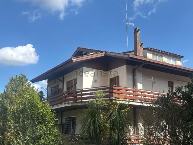 Attico in vendita a Tomba di Nerone, Roma