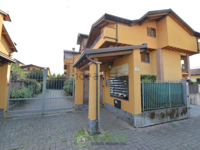 Appartamento in vendita a Trezzano Rosa, Lombardia