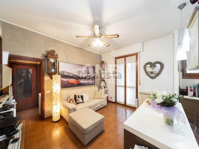Appartamento in vendita a Usmate Velate, Lombardia