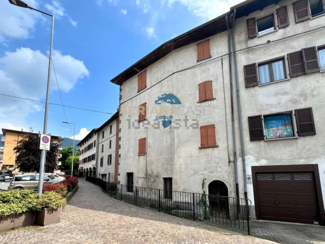 Appartamento in vendita a Leffe, Lombardia