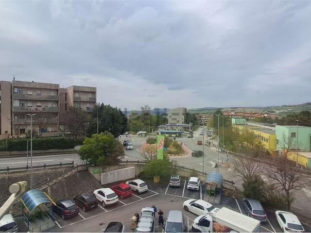 Appartamento in vendita a Brecce Bianche, Marche