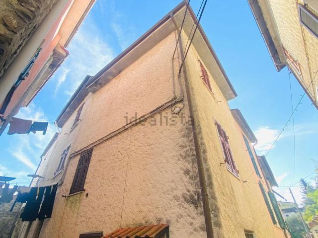 Appartamento in vendita a Follo, Liguria