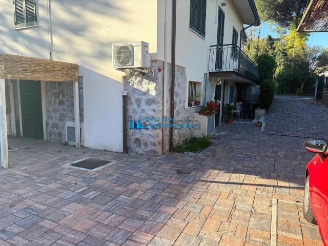 Appartamento in vendita a Montignoso, Toscana