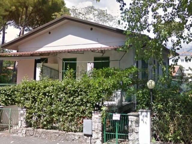 Appartamento in vendita a Montignoso, Toscana