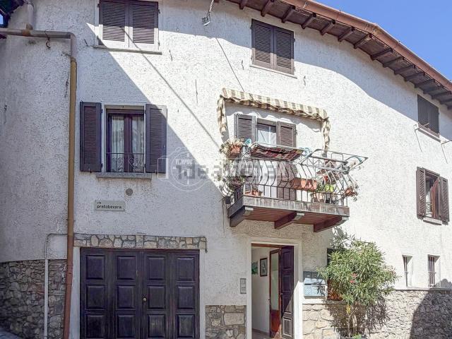 Appartamento in vendita a Sormano, Lombardia