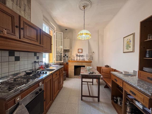 Appartamento in vendita a Follo, Liguria