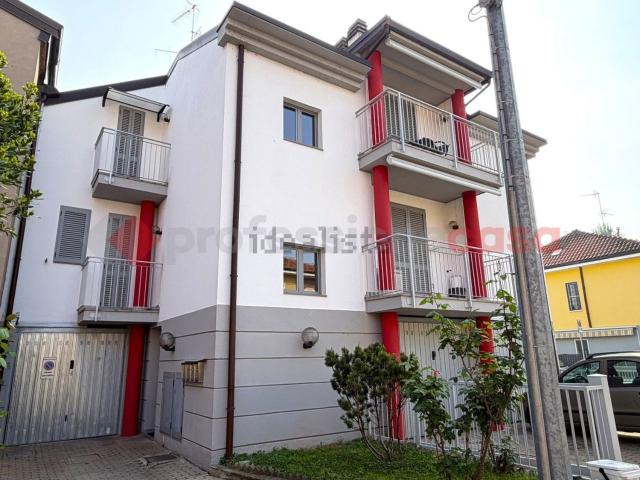Appartamento in vendita a Lacchiarella, Lombardia