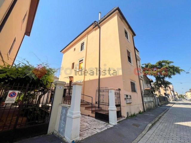 Appartamento in vendita a Est, Brenzone