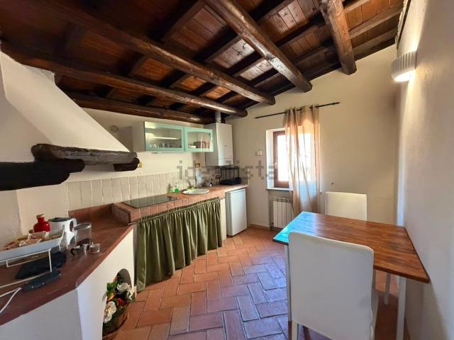 Appartamento in vendita a Bassano In Teverina, Lazio