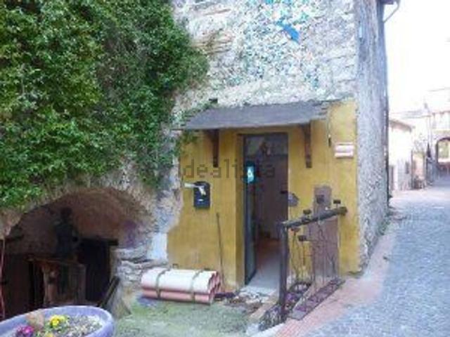 Appartamento in vendita a Toffia, Lazio