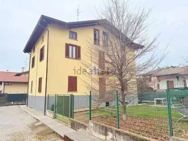 Appartamento in vendita a Carbonate, Como