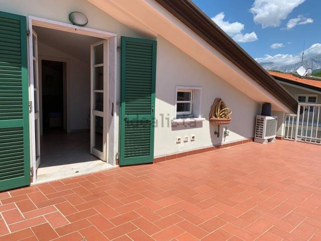 Appartamento in vendita a Marina di Massa, Marina Di Massa