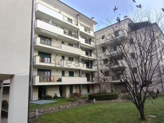 Appartamento in vendita a Quartiere Rocchetta, Trezzano Sul Naviglio