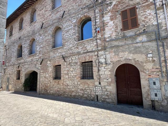 Appartamento in vendita a Quartiere Mercatale, Marche