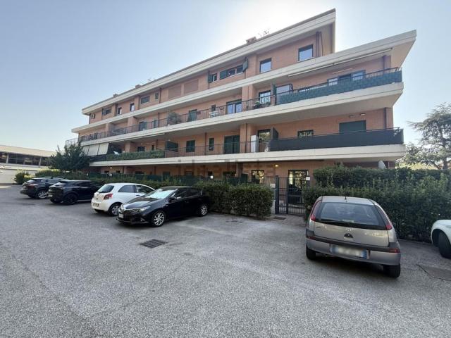 Appartamento in vendita a Osteria del Curato, Roma Capitale
