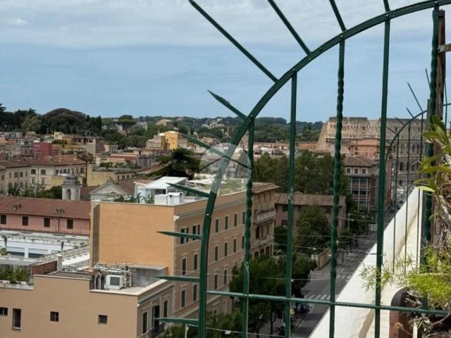 Attico in vendita a Municipio Roma I, Roma Capitale
