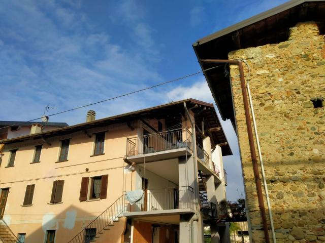 Appartamento in vendita a Castronno, Lombardia