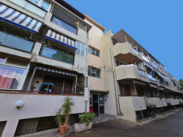 Appartamento in vendita a Mili Marina, Messina