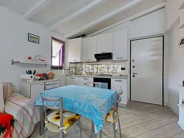 Appartamento in vendita a Biassono, Lombardia