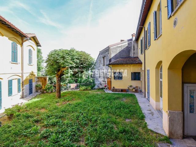 Appartamento in vendita a Crevenna, Erba