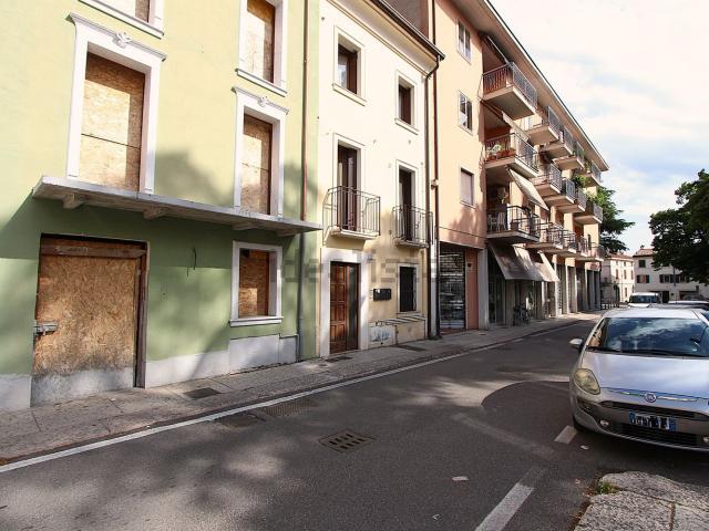 Appartamento in vendita a Sud-Est, Brenzone
