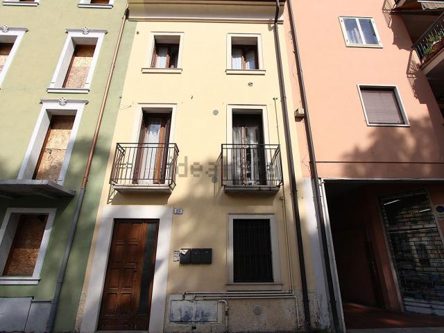 Appartamento in vendita a Sud-Est, Brenzone