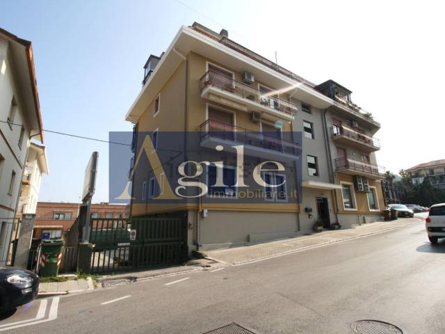 Appartamento in vendita a Marina di sotto, Marche