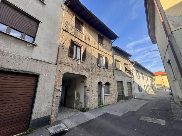 Appartamento in vendita a Carugo, Lombardia