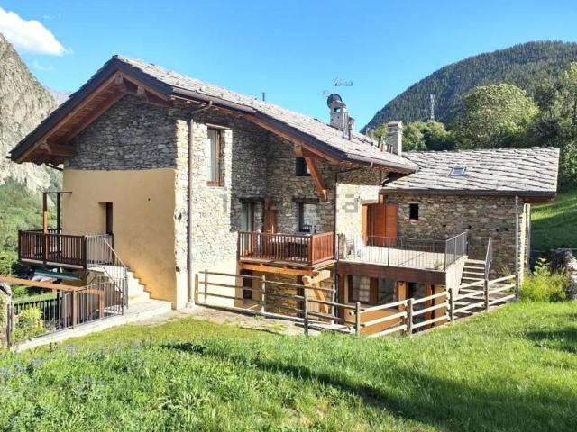 Appartamento in vendita a Ollomont, Aosta