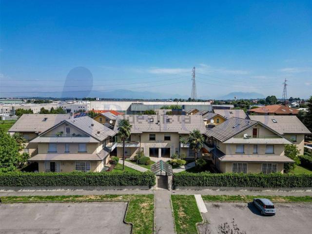 Appartamento in vendita a Giussano, Lombardia