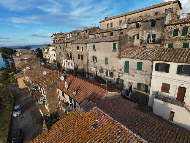 Appartamento in vendita a Capodimonte, Viterbo