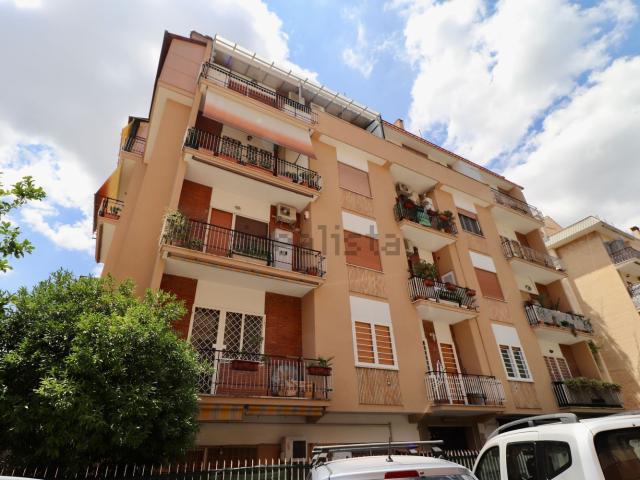Appartamento in vendita a Municipio Roma XI, Roma Capitale