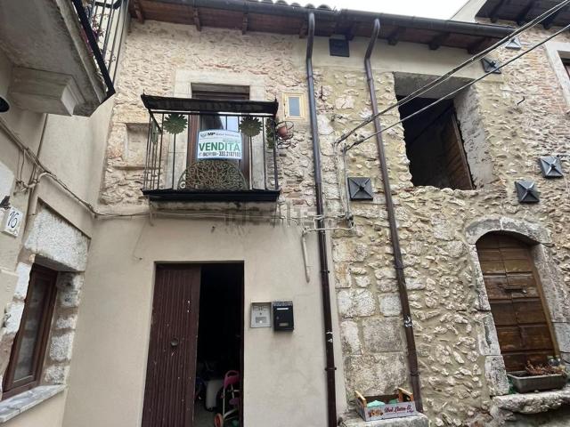 Appartamento in vendita a Rocca Di Mezzo, Abruzzo