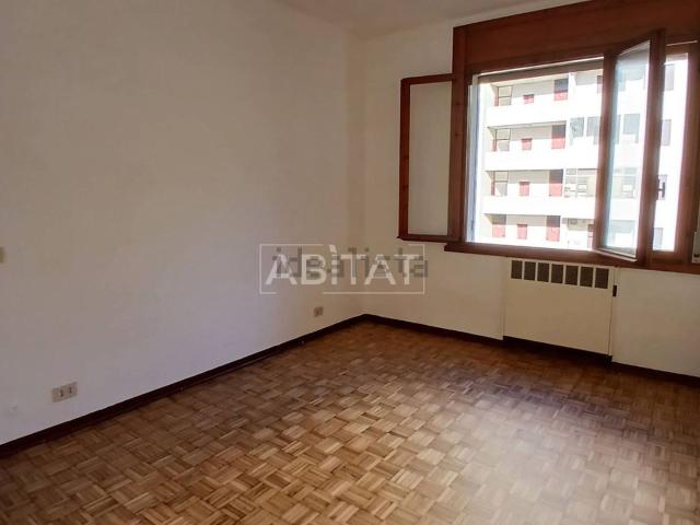 Appartamento in vendita a Ospizio, Reggio Emilia