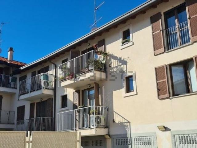 Appartamento in vendita a Tradate, Lombardia